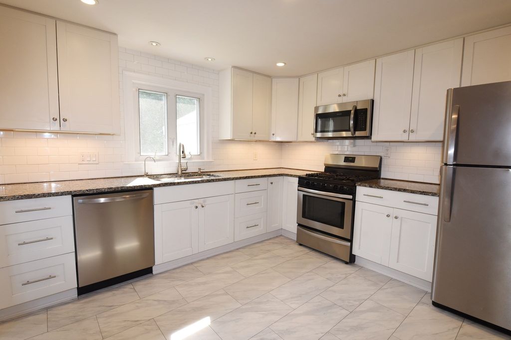 18 Gould Rd, Plymouth, MA 02360