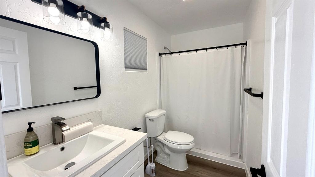 Image 10 of property listing at 10851 Hamill Street, Armona, CA 93202