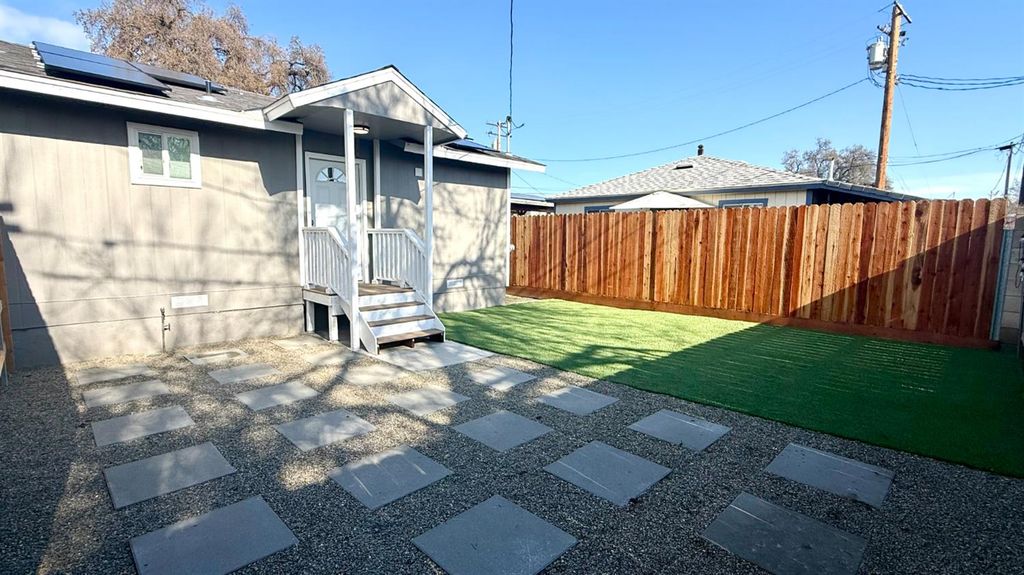 Image 3 of property listing at 10851 Hamill Street, Armona, CA 93202