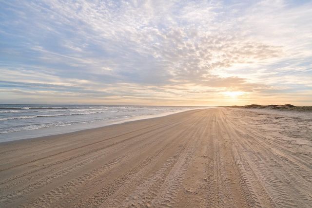 1424 N Avenue F, Freeport, TX 77541