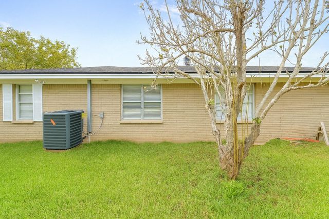 1424 N Avenue F, Freeport, TX 77541