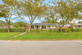 1424 N Avenue F, Freeport, TX 77541