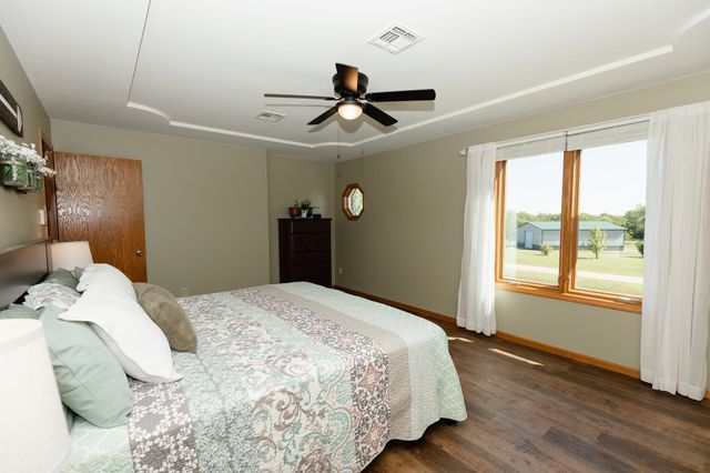 11401 E Hallmark Cir, Derby, KS 67037