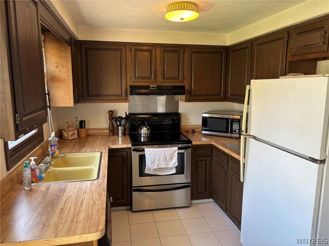 41 French Lea Road, West Seneca, NY 14224