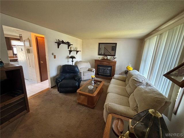 41 French Lea Road, West Seneca, NY 14224