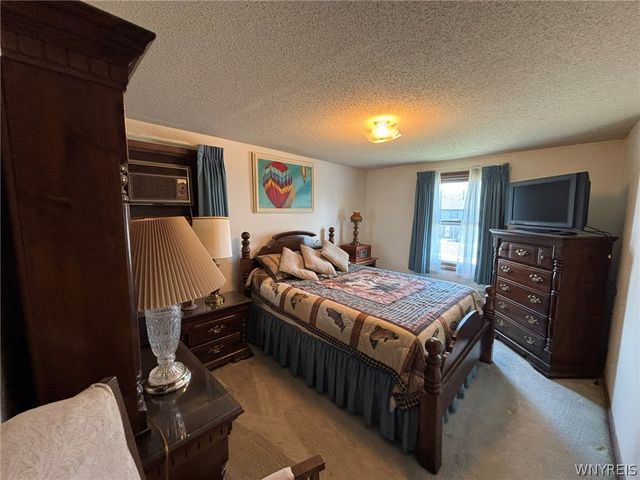 41 French Lea Road, West Seneca, NY 14224