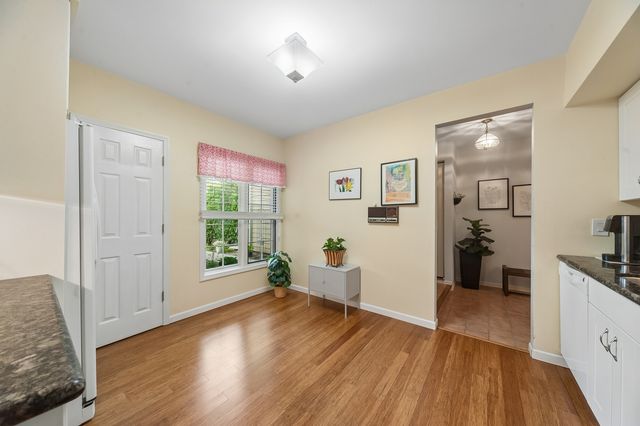 1214 Gulfstream Parkway 19B, Libertyville, IL 60048