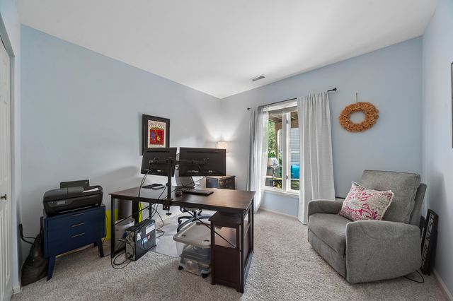 1214 Gulfstream Parkway 19B, Libertyville, IL 60048