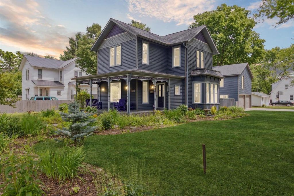 708 E 4th Avenue, Brodhead, WI 53520