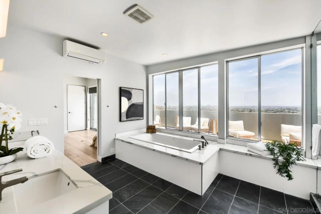 5725 Soledad Mountain, La Jolla, CA 92037