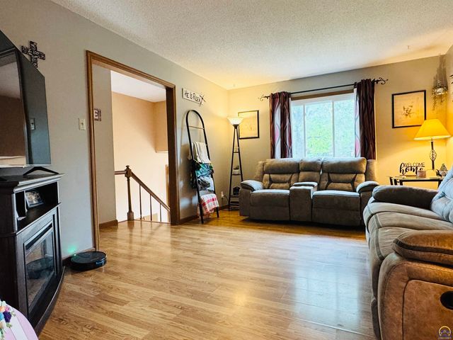 3013 SW Atwood AVE, Topeka, KS 66614