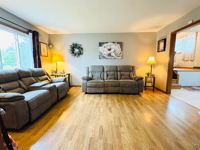 3013 SW Atwood AVE, Topeka, KS 66614