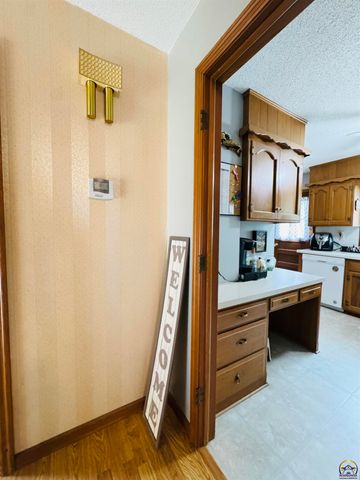 3013 SW Atwood AVE, Topeka, KS 66614