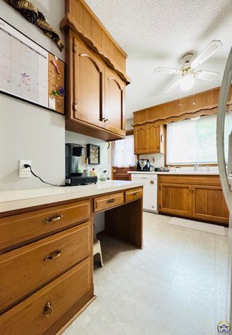 3013 SW Atwood AVE, Topeka, KS 66614
