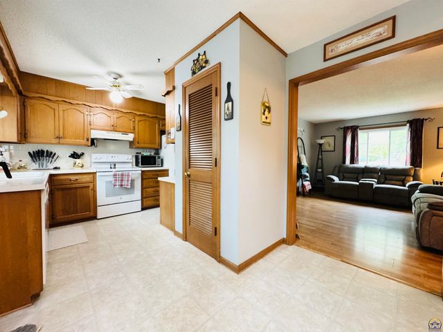 3013 SW Atwood AVE, Topeka, KS 66614