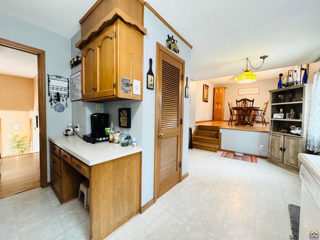 3013 SW Atwood AVE, Topeka, KS 66614