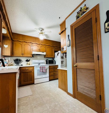 3013 SW Atwood AVE, Topeka, KS 66614