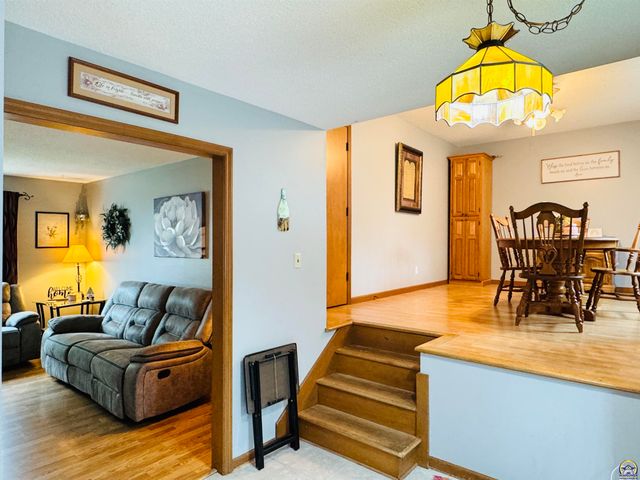 3013 SW Atwood AVE, Topeka, KS 66614