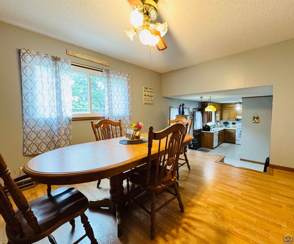 3013 SW Atwood AVE, Topeka, KS 66614