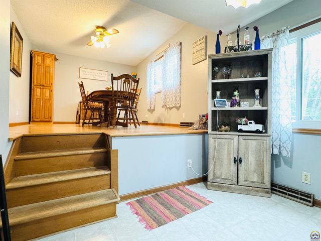 3013 SW Atwood AVE, Topeka, KS 66614