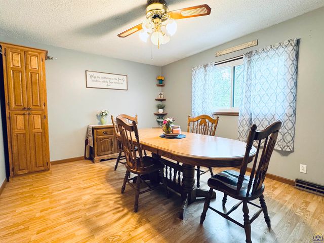 3013 SW Atwood AVE, Topeka, KS 66614