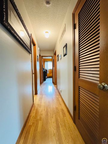 3013 SW Atwood AVE, Topeka, KS 66614