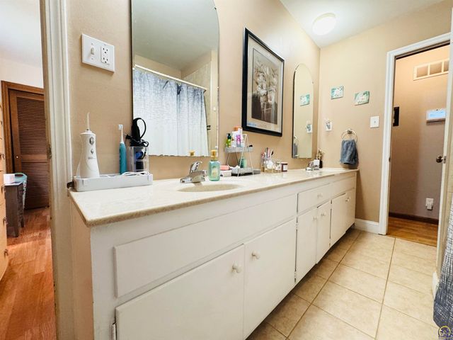 3013 SW Atwood AVE, Topeka, KS 66614