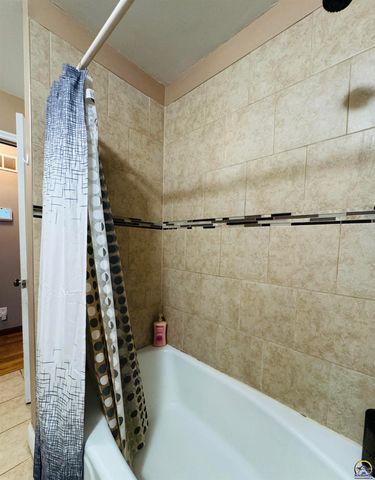 3013 SW Atwood AVE, Topeka, KS 66614