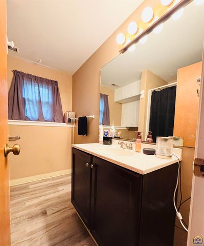 3013 SW Atwood AVE, Topeka, KS 66614
