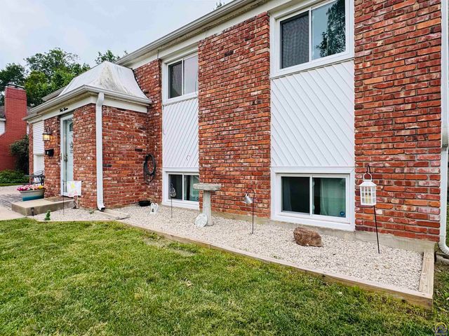 3013 SW Atwood AVE, Topeka, KS 66614