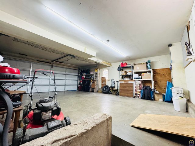 3013 SW Atwood AVE, Topeka, KS 66614