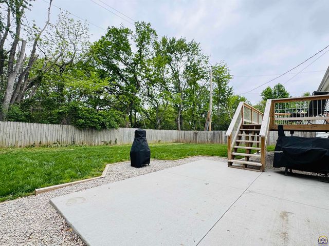 3013 SW Atwood AVE, Topeka, KS 66614
