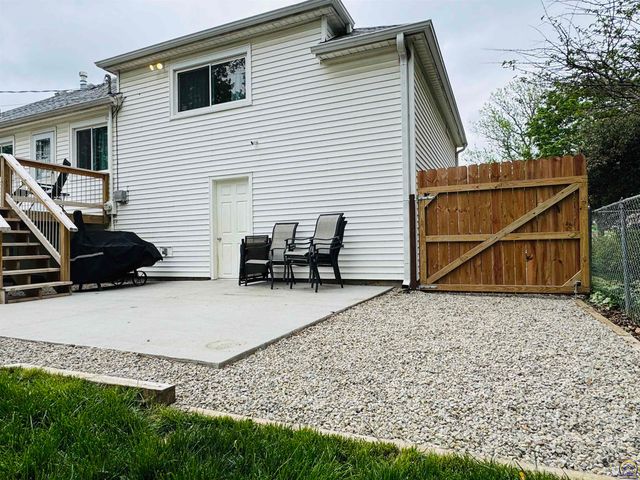 3013 SW Atwood AVE, Topeka, KS 66614