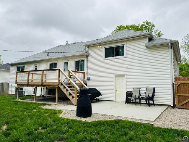 3013 SW Atwood AVE, Topeka, KS 66614
