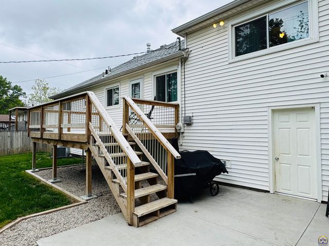 3013 SW Atwood AVE, Topeka, KS 66614