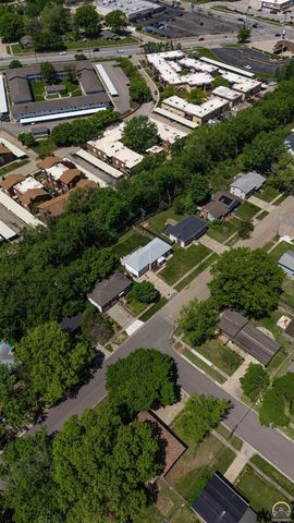 3013 SW Atwood AVE, Topeka, KS 66614