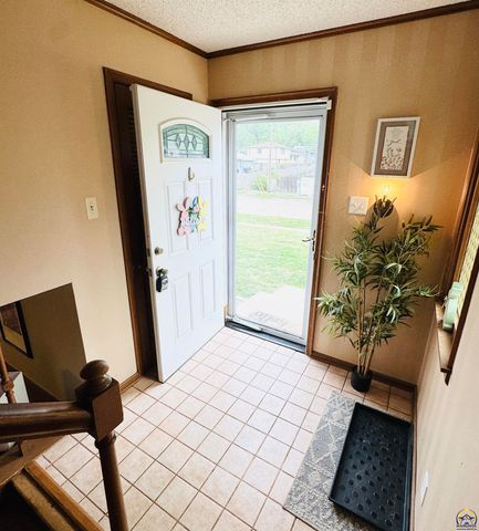 3013 SW Atwood AVE, Topeka, KS 66614