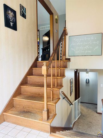 3013 SW Atwood AVE, Topeka, KS 66614
