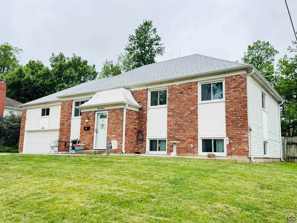 3013 SW Atwood AVE, Topeka, KS 66614