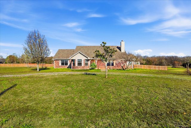 112 Harli Drive, Trenton, TX 75490