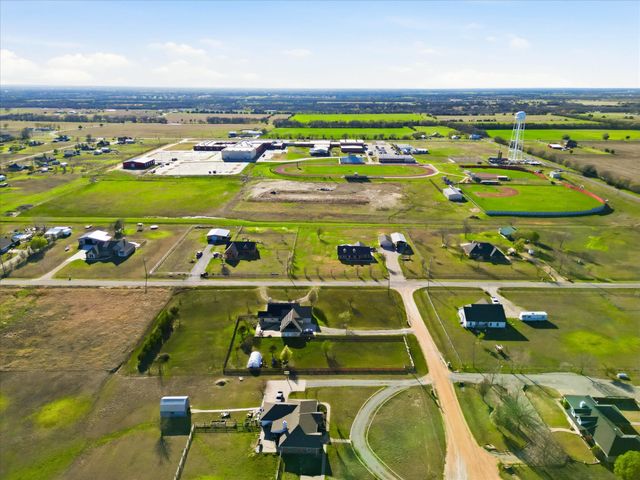 112 Harli Drive, Trenton, TX 75490