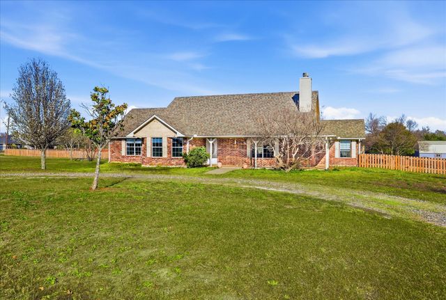 112 Harli Drive, Trenton, TX 75490