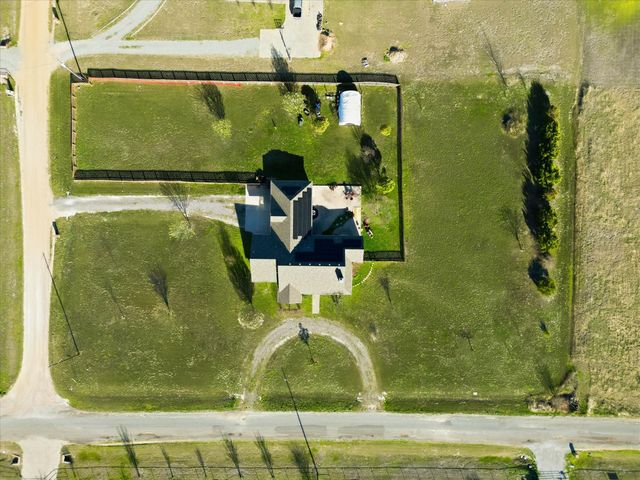112 Harli Drive, Trenton, TX 75490