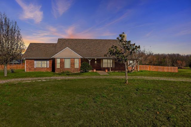 112 Harli Drive, Trenton, TX 75490