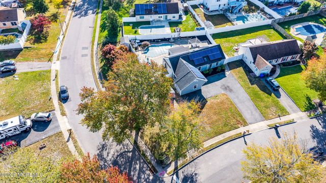 917 Cherry Cove Court, Toms River, NJ 08753