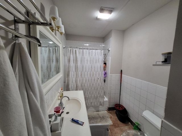 809 Warren Ave, Brockton, MA 02301