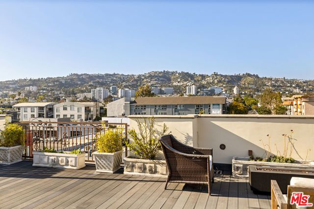 632 N Kings Road 101, West Hollywood, CA 90048