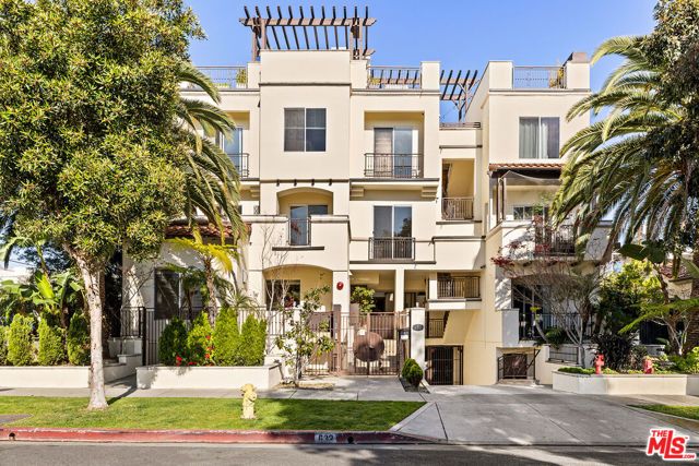 632 N Kings Road 101, West Hollywood, CA 90048