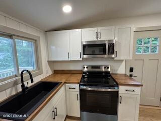 8 Read Drive, Lake Luzerne, NY 12846