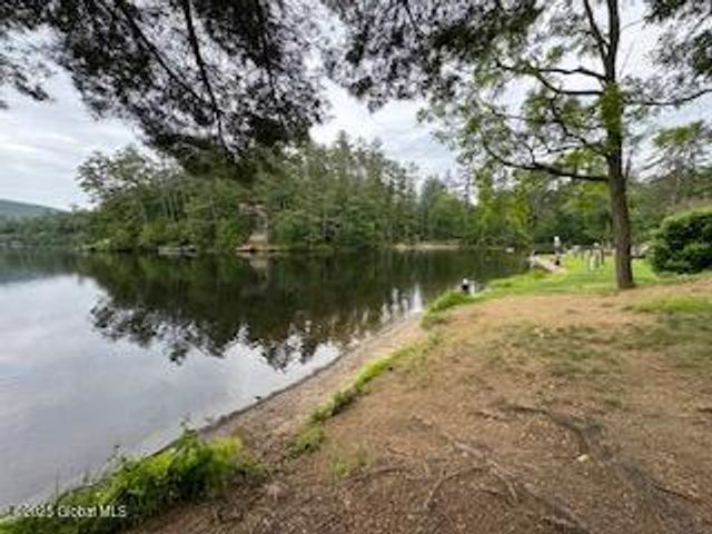 8 Read Drive, Lake Luzerne, NY 12846